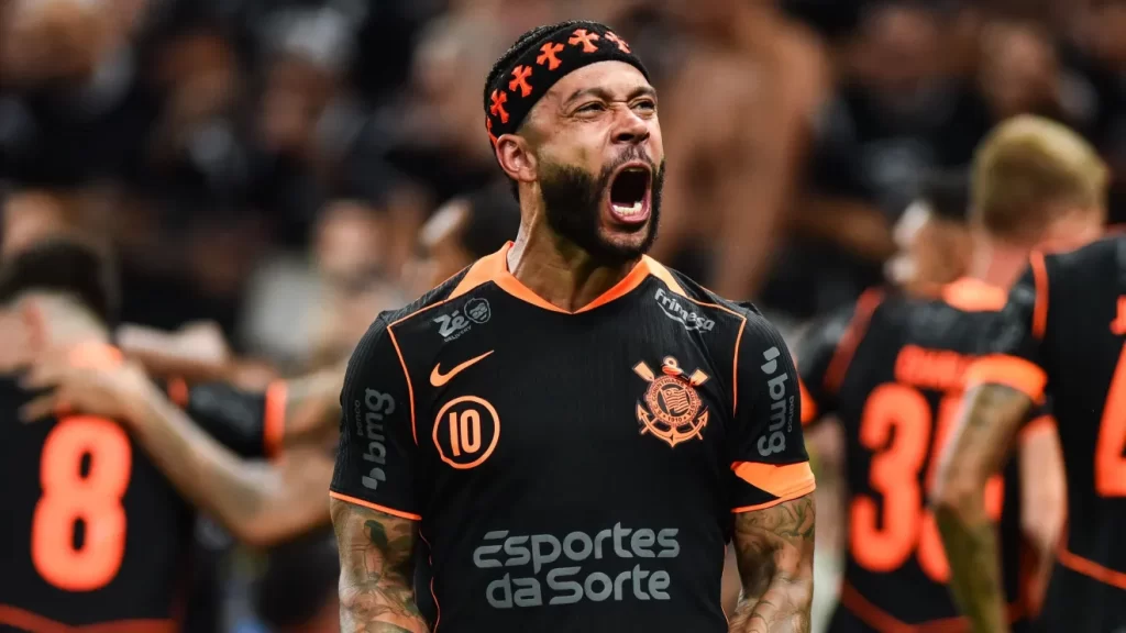 Memphis Depay decide cobrar o Corinthians na Justiça por valor total de contrato