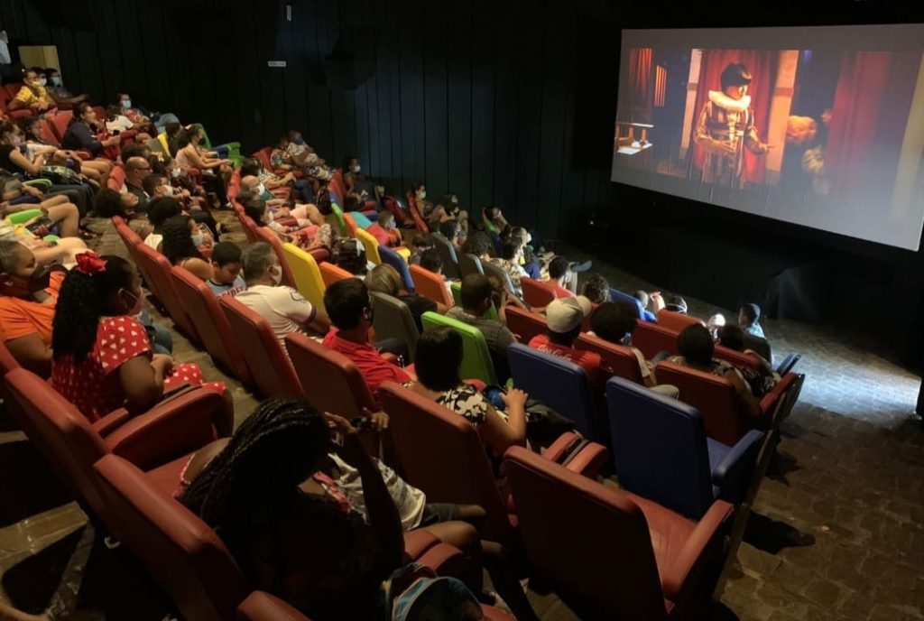Cinemas têm alta de 82% no Brasil durante férias escolares, diz pesquisa