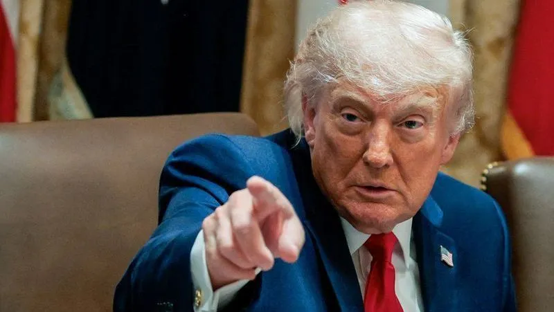 Donald Trump ordena suspensão das negociações com Irã; Teerã nega diálogo direto