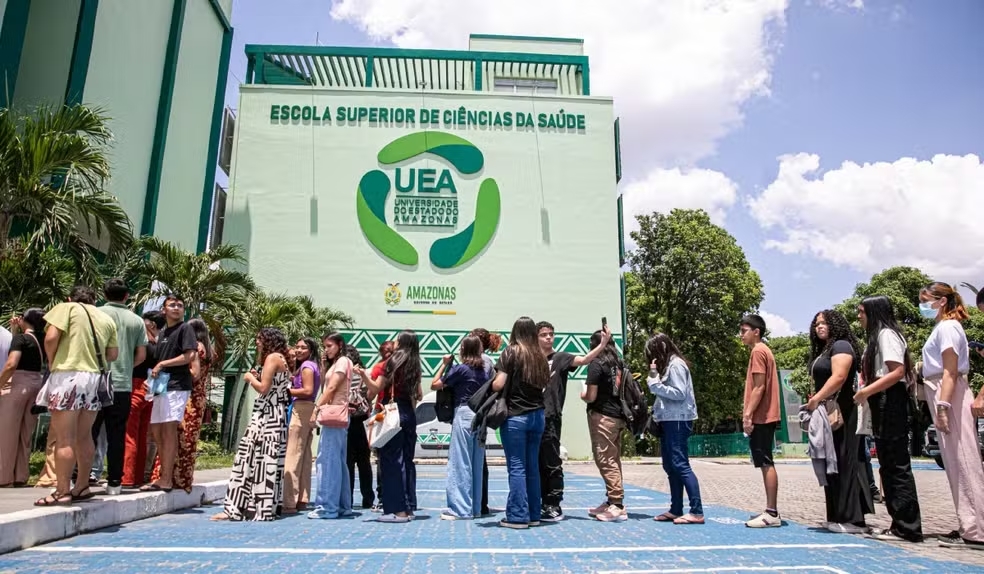 Candidatos ao Vestibular e SIS da UEA têm até quinta-feira (13) para garantir inscrição