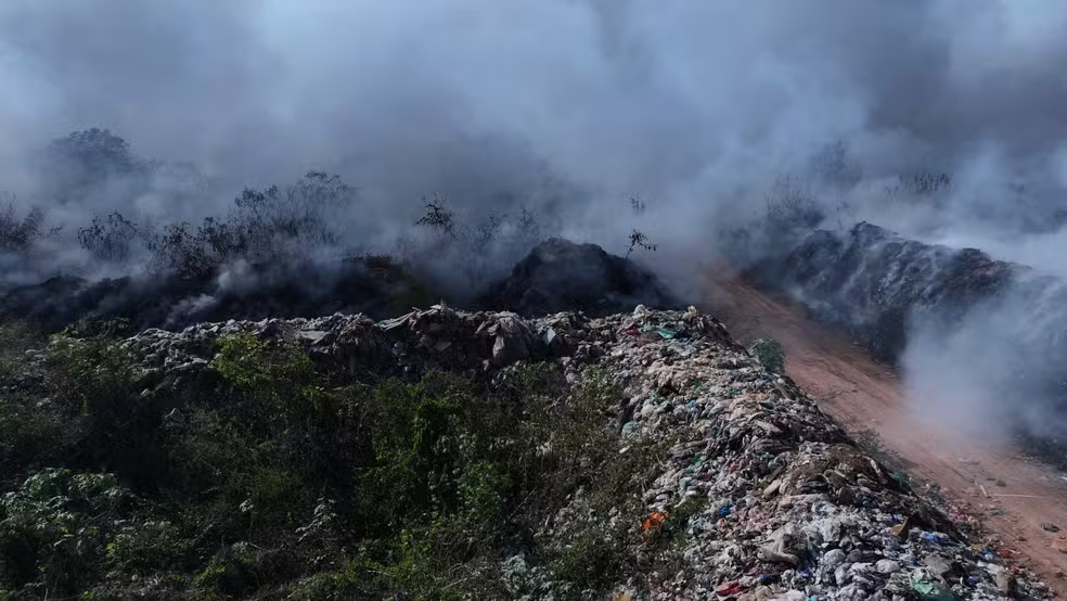 Lixão que pegou fogo em Iranduba já acumulava multas e irregularidades ambientais, diz Ipaam