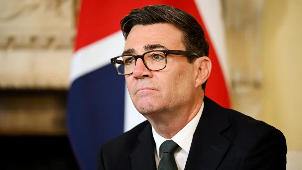 Primeiro-ministro anuncia reunião emergencial após suspeita de ataque no Reino Unido