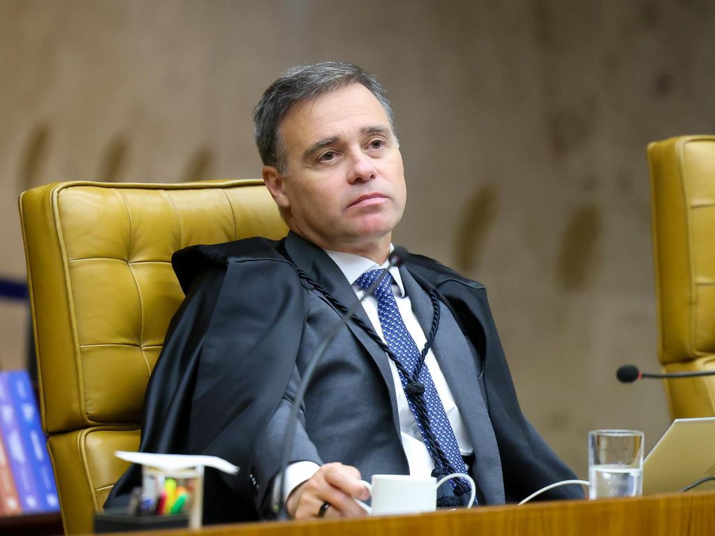 Em meio a questionamentos, André Mendonça anuncia saída de instituto privado que era sócio