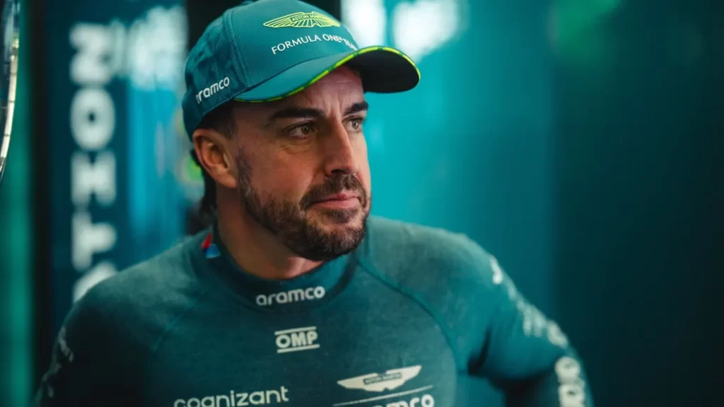F1: Fernando Alonso estende contrato com Aston Martin até 2027
