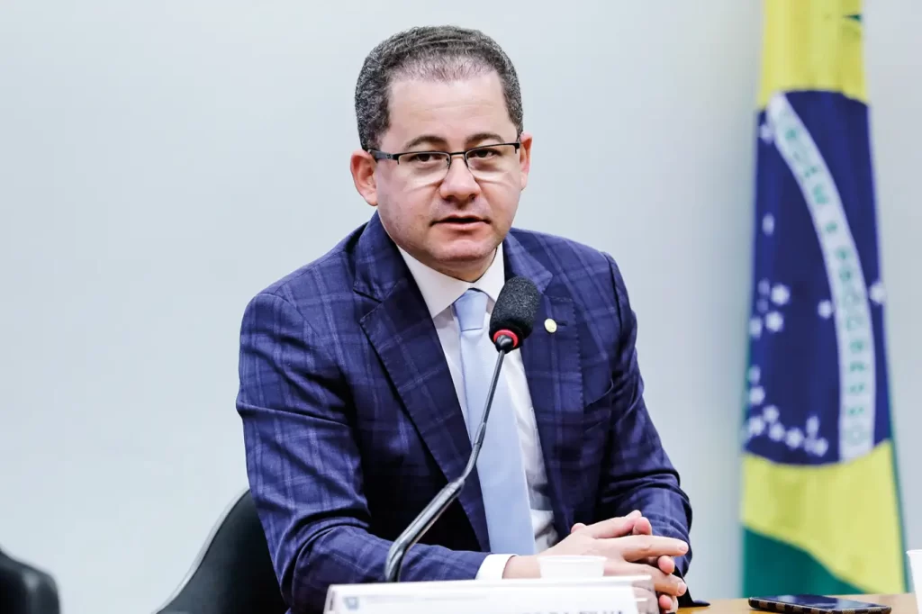 Cezinha de Madureira é alvo de operação da Polícia Federal sobre tráfico de influência