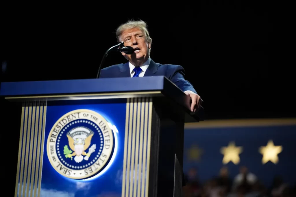 Donald Trump promete US$ 5 mil por adulto se republicanos vencerem eleição em novembro
