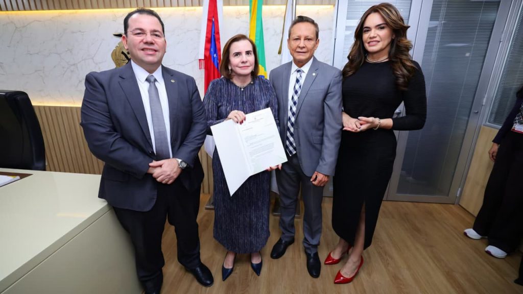 Presidente da Aleam, deputado Adjuto Afonso, recebe projeto sobre data-base dos servidores do TCE-AM