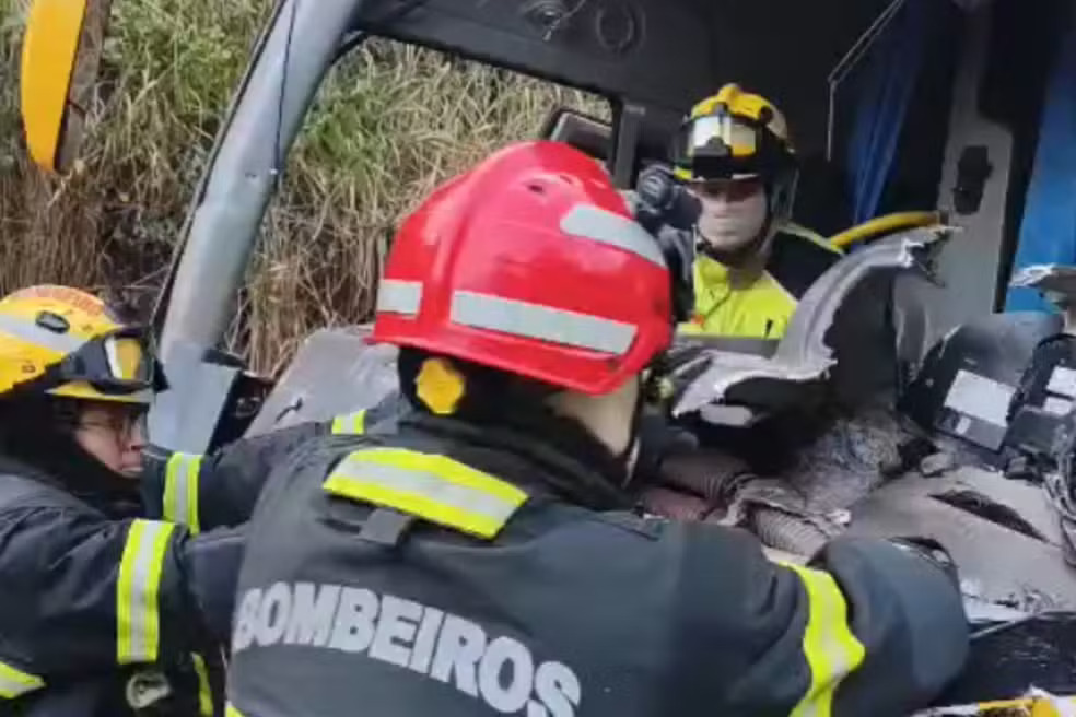 Colisão entre ônibus e caminhão deixa quatro feridos na BR-174
