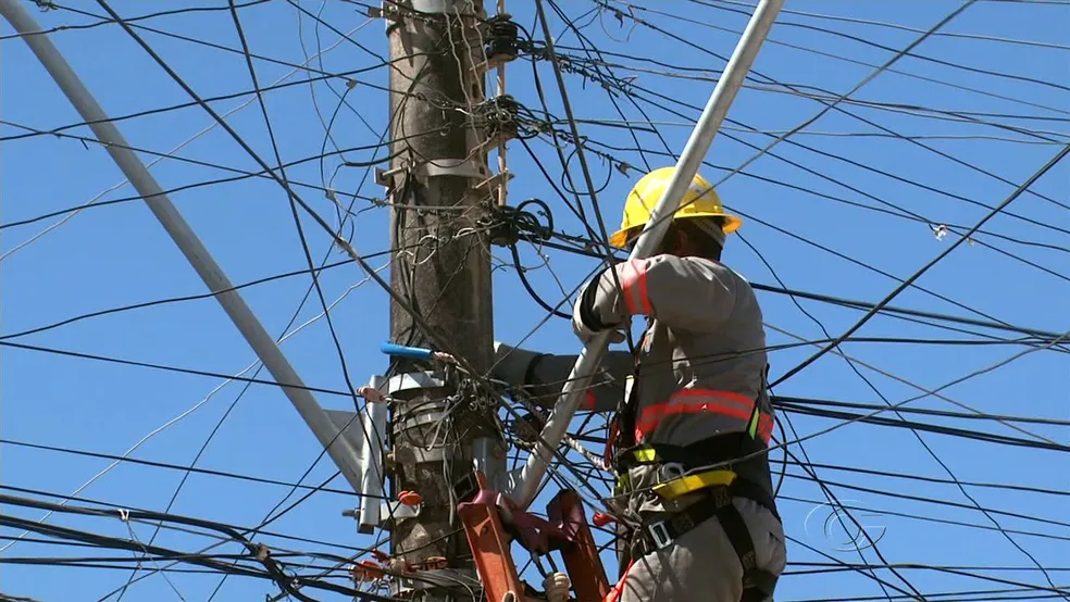 DPE-AM amplia investigação sobre segurança da rede elétrica em Manaus