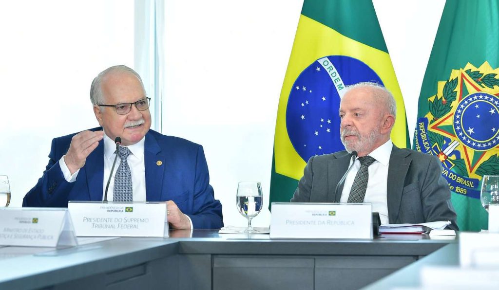 Edson Fachin defende fim do inquérito das fake news e promete resposta “firme e rigorosa”