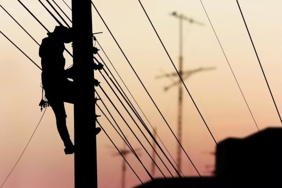 Ministério Público recomenda que Âmbar Energia suspenda substituição da fiação elétrica em Manaus