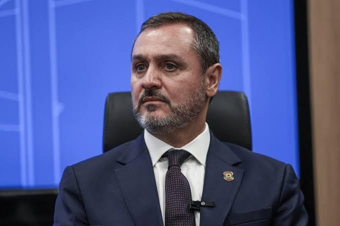 Diretores da Polícia Federal declaram apoio a Andrei Rodrigues e colocam cargos à disposição