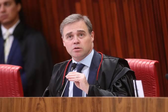 André Mendonça vota para manter proibidos posts sobre fake news de Nossa Senhora