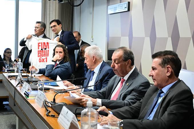 CCJ do Senado aprova PEC do fim da escala 6×1 sem mudanças no relatório