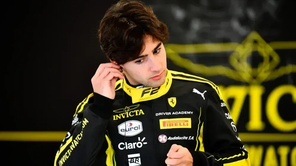 F1: Rafa Câmara pilota Ferrari de 2025 em circuito de Ímola rumo à Fórmula 1