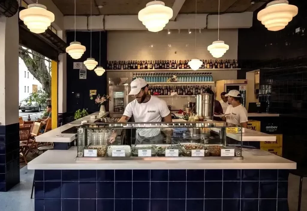 Bares e restaurantes crescem 7,4% em agosto, 11º mês seguido de alta