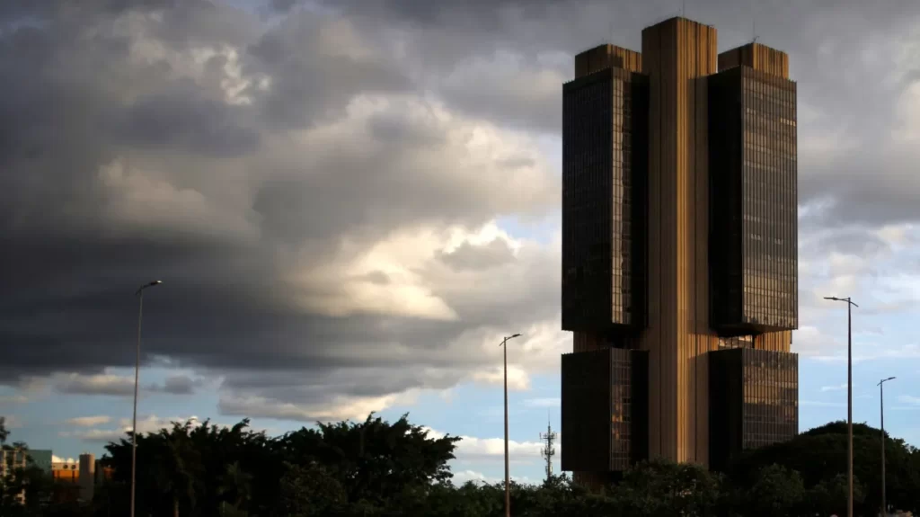 Empresários veem inflação maior em 2027 e pessimismo com economia cresce, mostra Banco Central