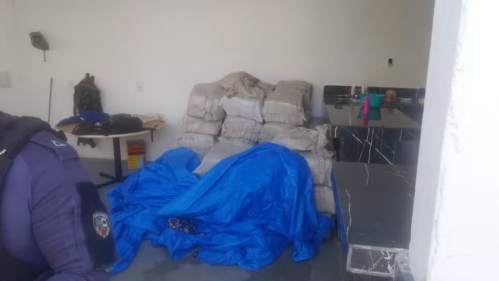 PMAM apreende mais de duas toneladas de drogas em casa na Cidade das Luzes