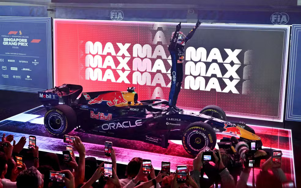 F1: Max Verstappen quebra tabu com vitória no GP de Singapura; Bortoleto abandona