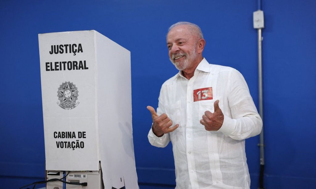 Presidente Lula vota em São Paulo e diz que atos visavam a defesa de “conquistas” do povo