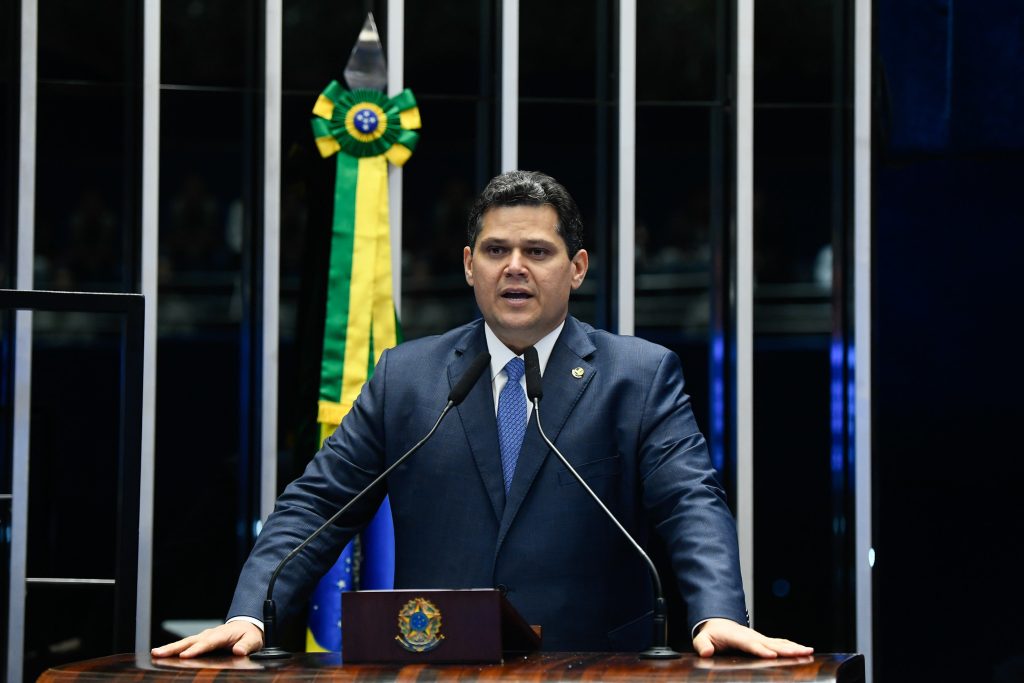 Davi Alcolumbre pauta fim da escala 6×1 para análise no Senado na próxima terça-feira