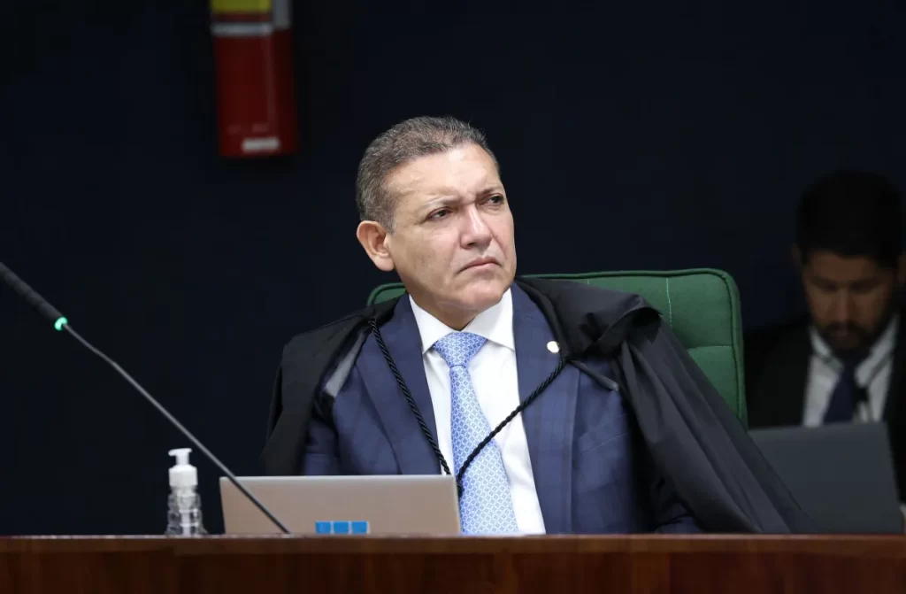 Após decisão suspensa por corregedor do TSE, Nunes Marques pede informações sobre canal de André Janones