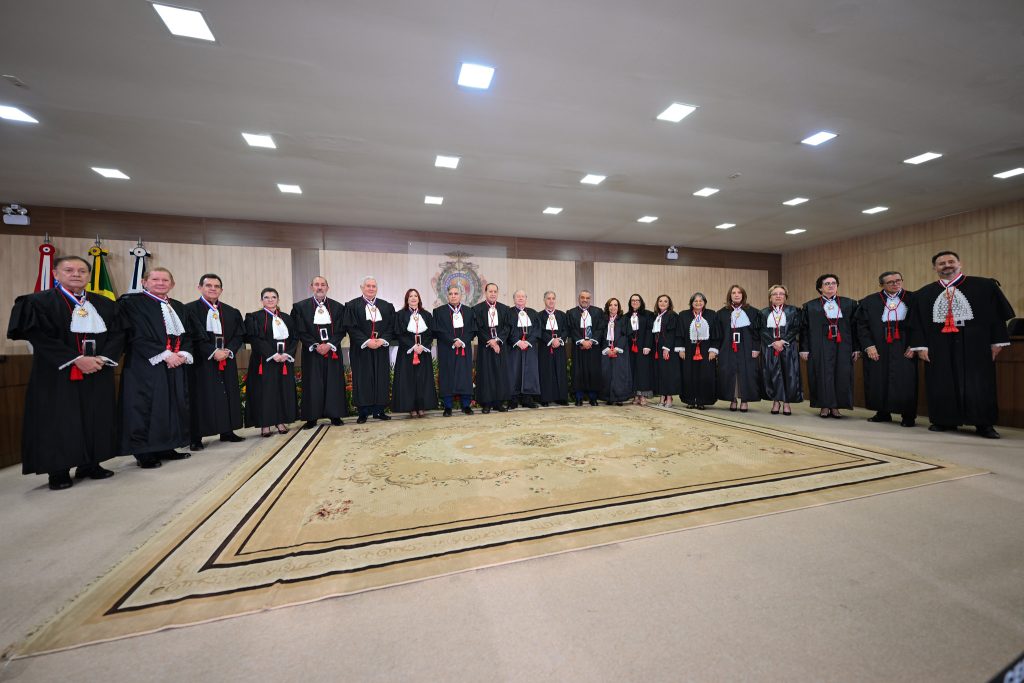 TJAM celebra posse de três desembargadores em sessão solene