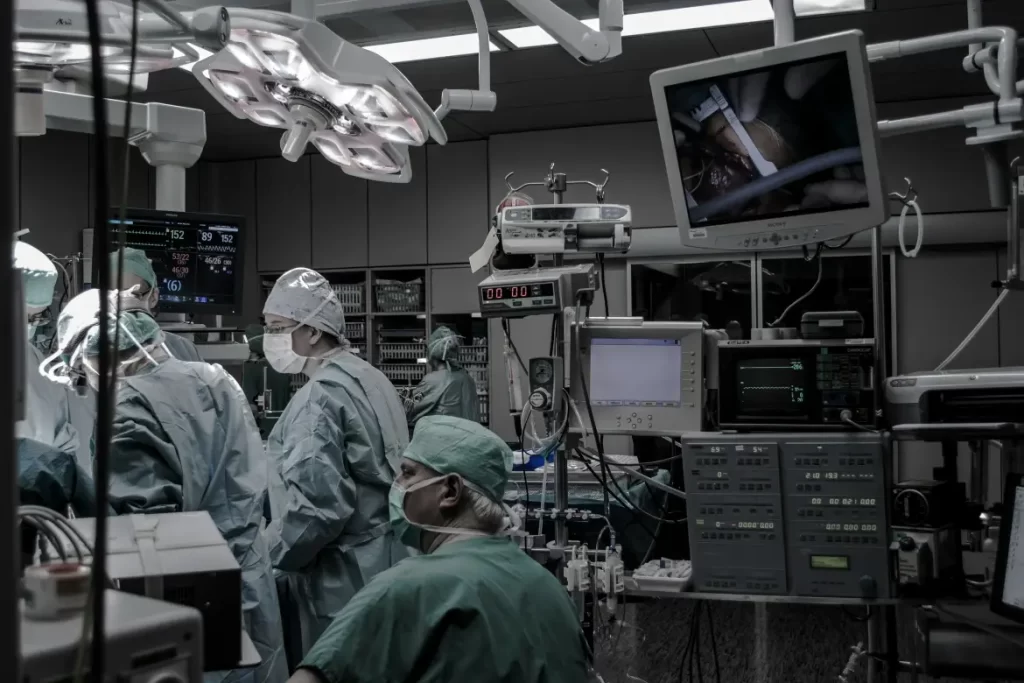 Hospital da UFMG será o 1º universitário federal a fazer cirurgia robótica pelo SUS