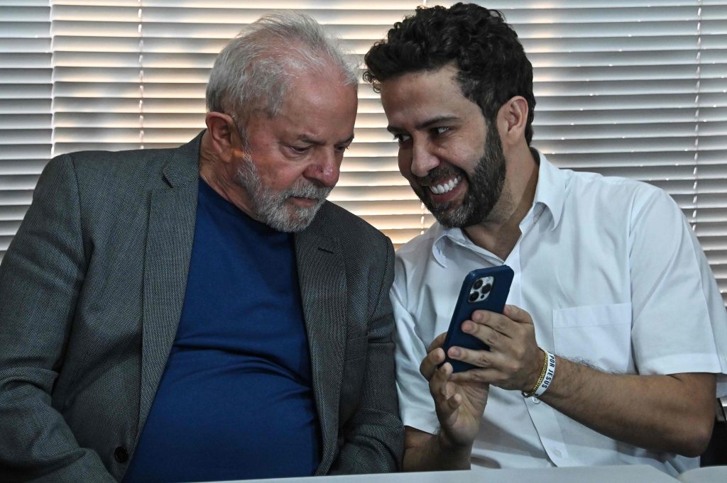 TSE libera canal pró-Lula de André Janones após campanha cumprir exigência eleitoral
