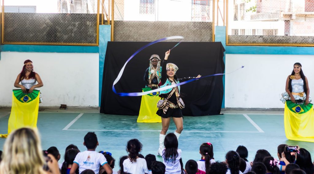 ‘Conexão Norte-Nordeste’: projeto da cia Circo Amazônico leva diferentes manifestações da cultura popular a estudantes do Amazonas