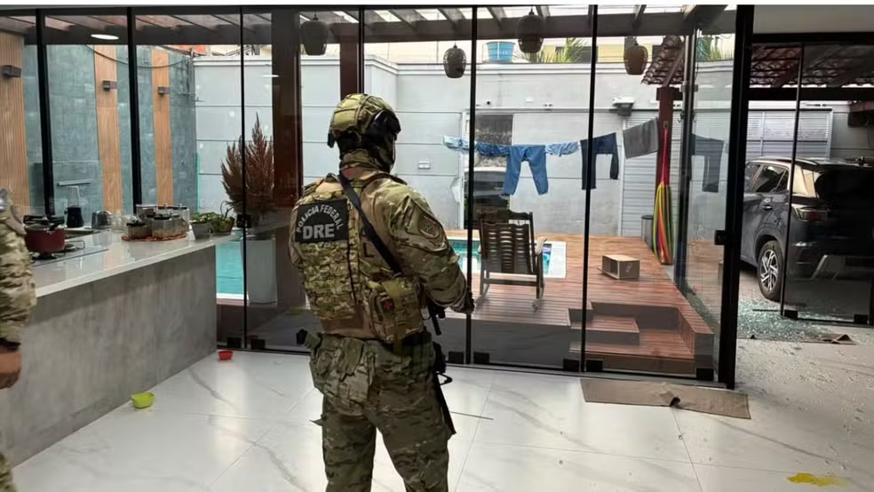 Polícia Federal prende dois suspeitos de usar aeroporto no Amazonas para tráfico de drogas e lavagem de dinheiro