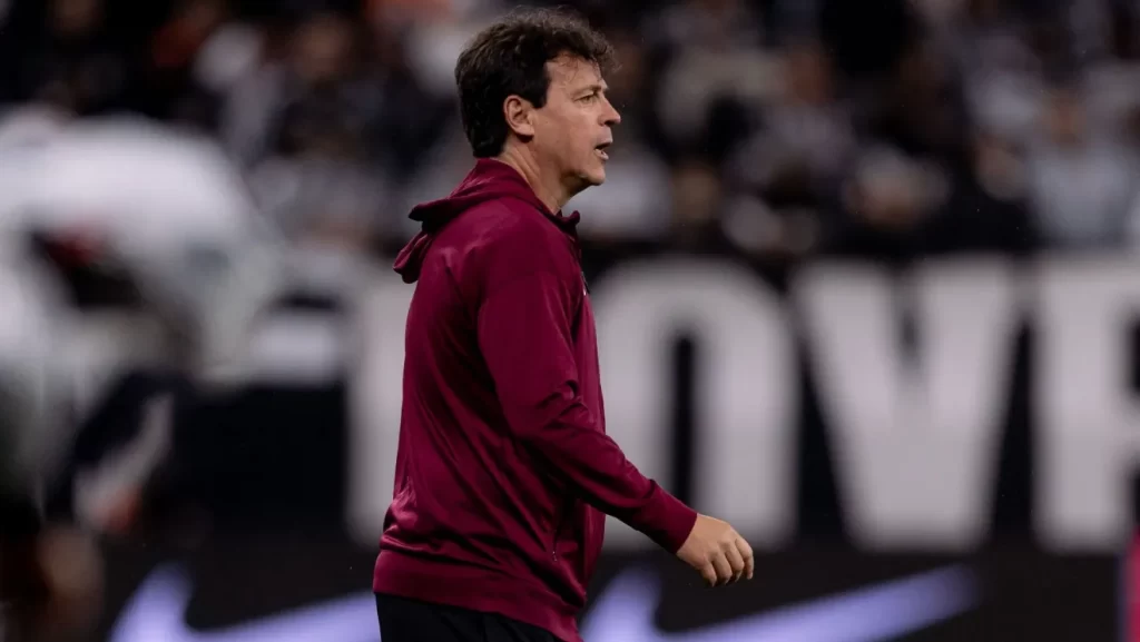 Em crise, Corinthians anuncia demissão do técnico Fernando Diniz