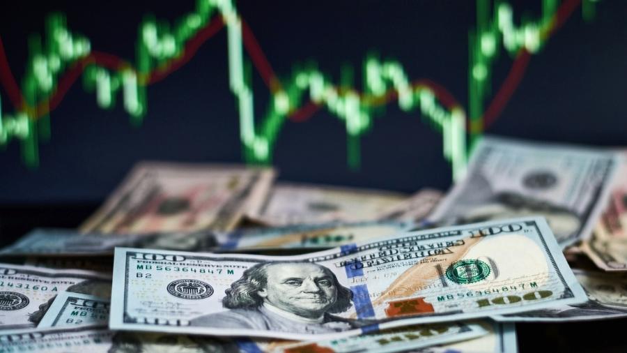 Ibovespa despenca 16% após pausa por “circuit breaker”; dólar dispara com vitória de Lula