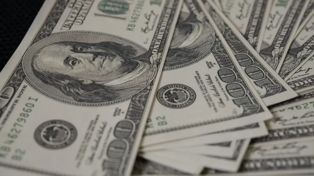 Ibovespa sobe após tombar 13% com desfecho eleitoral; dólar cai