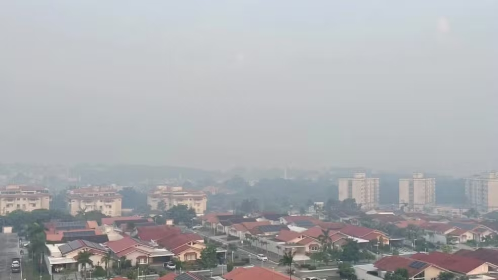 Fumaça de queimadas deixa ar de Manaus em nível ‘perigoso’, com poluição 59 vezes acima do recomendado pela OMS