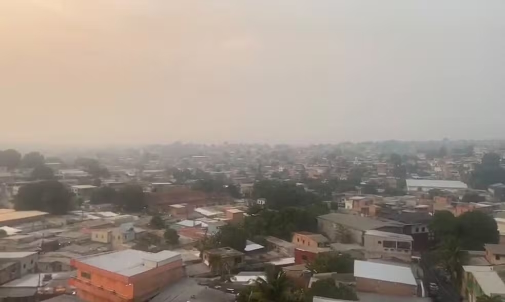 Fumaça de queimadas faz Manaus voltar ao topo do ranking de poluição do ar no Brasil