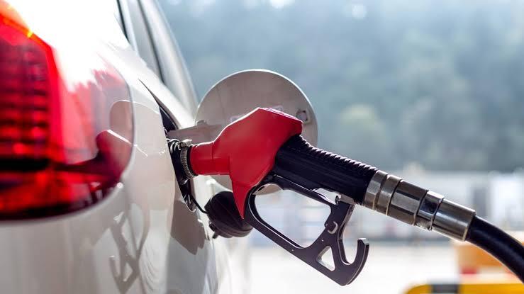 Governo Federal zera impostos federais sobre gasolina por um mês