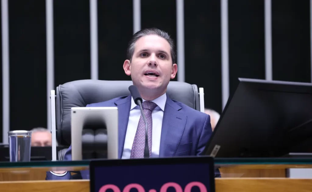 PL acena para Hugo Motta e PT ameaça deixar blocão de presidente da Câmara dos Deputados