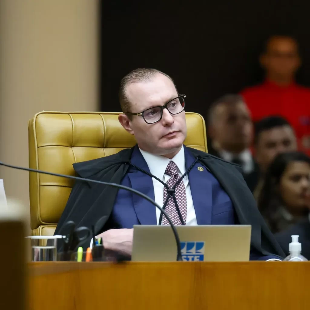 Cristiano Zanin prorroga eleição até as 19h (horário de Brasília)deste domingo em todo o país