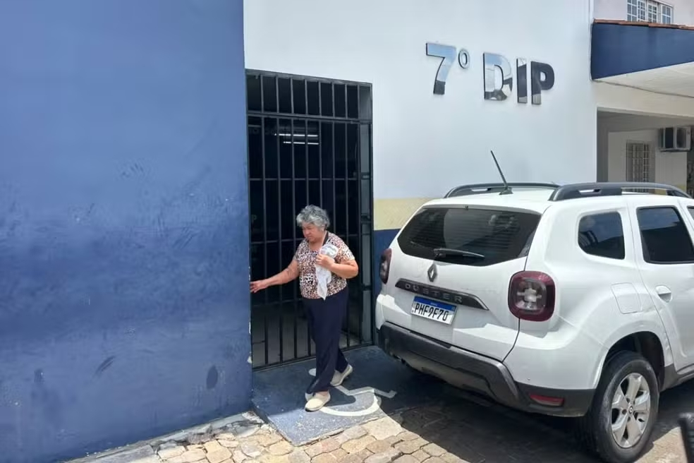 Mulher é presa em Manaus suspeita de criar identidades falsas para votar mais de uma vez nas eleições
