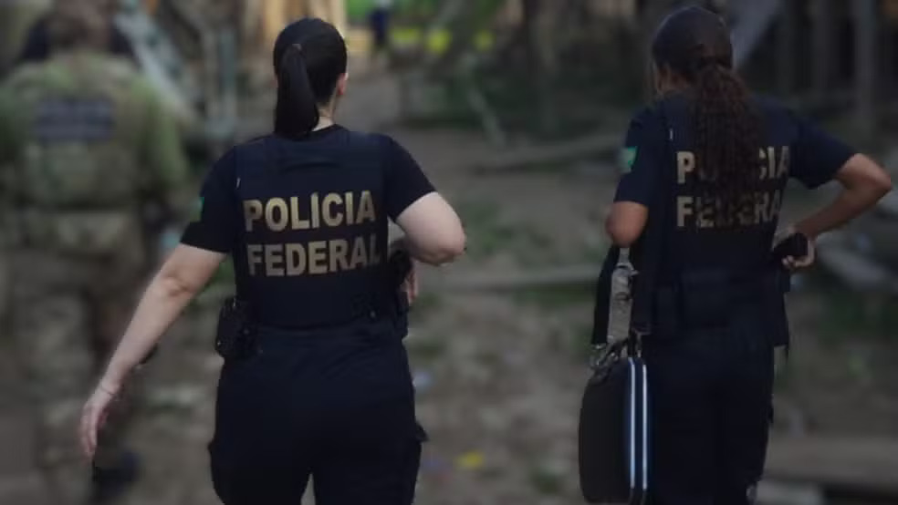 Polícia Federal faz operação contra grupo suspeito de vender certidões de nascimento falsas no Amazonas
