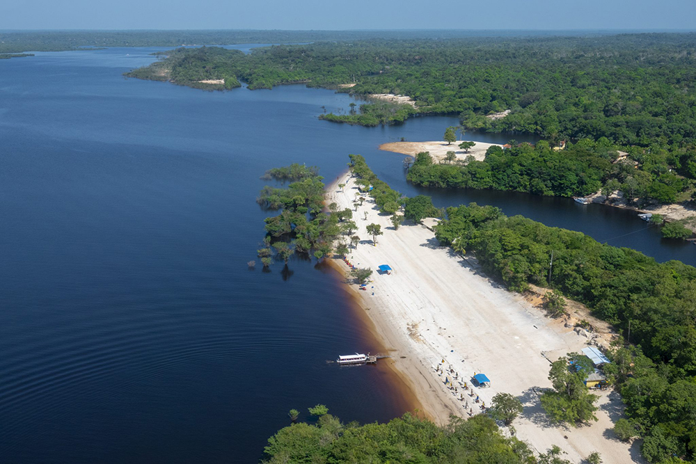 Turismo no Amazonas cai 15% em agosto e profissionais relatam impactos da fumaça nos passeios