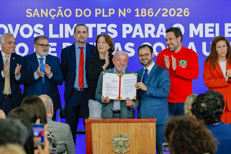 A 4 dias das eleições, presidente Lula sanciona lei que perdoa dívidas de MEIs