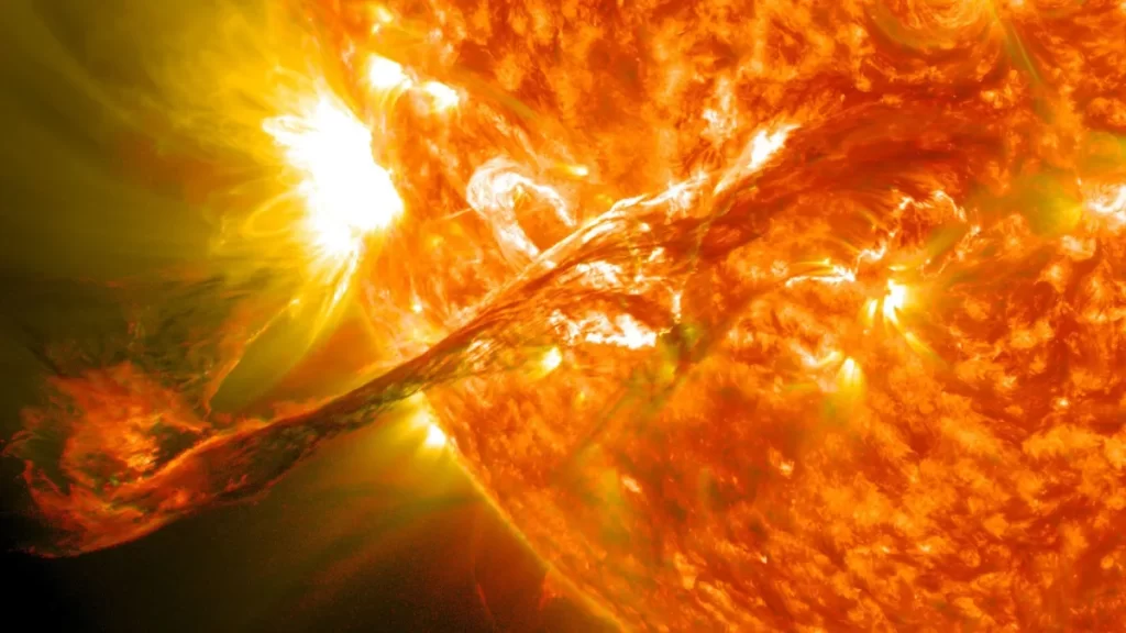 Terra entra em alerta após erupção em filamento do Sol gerar tempestade solar em direção ao planeta