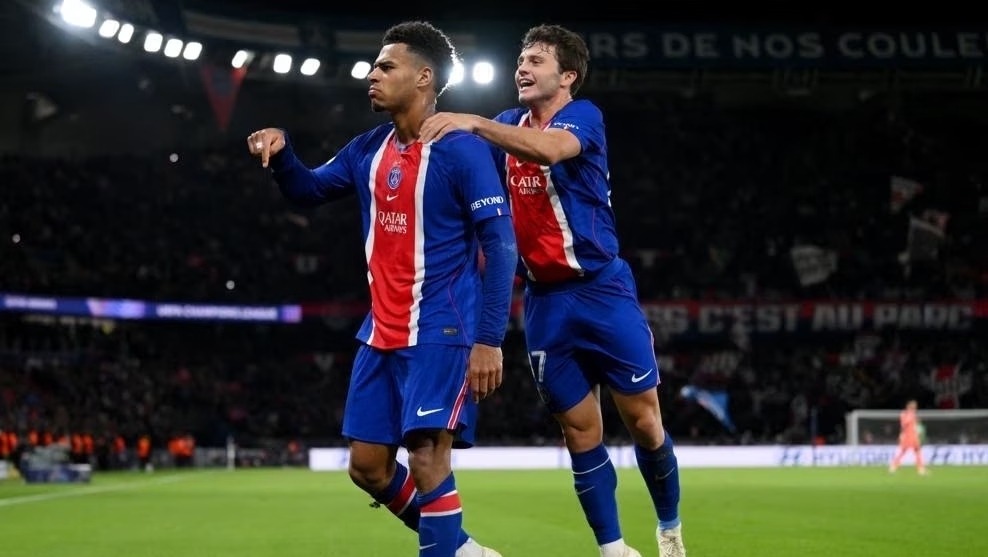 Em jogo eletrizante de seis gols, PSG vence Barcelona na Champions League